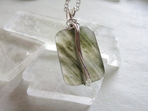 Natural Green Chlorite Quartz Polished Gemstone Pendant Necklace